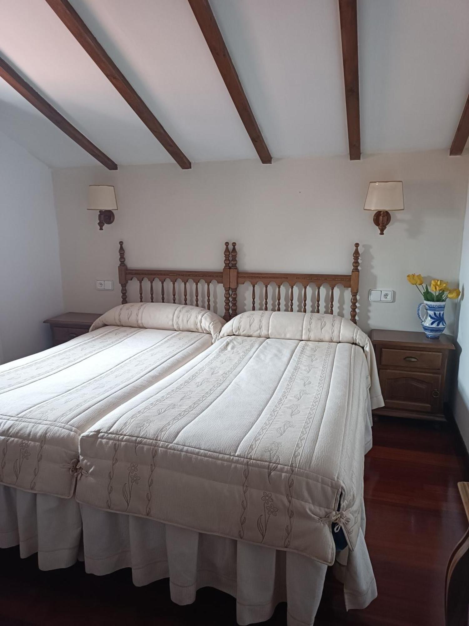 Hotel Montanes Santillana del Mar Esterno foto